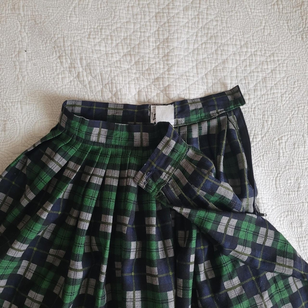 True Vintage Plaid Flare Skirt - Picture 10 of 10